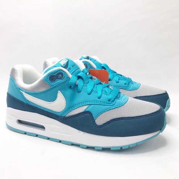 Nike Shoes - Nike Air Max 1